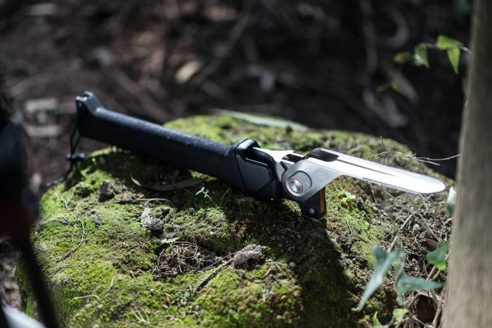 The Combar Multi-Tool has a Spade