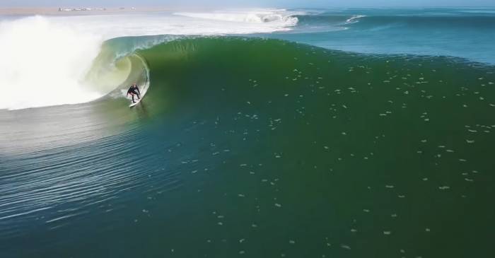 one wave eight barrels surfing