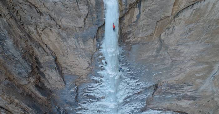 Watch: Chinese Professor Climbs China’s Biggest Ice After Hours