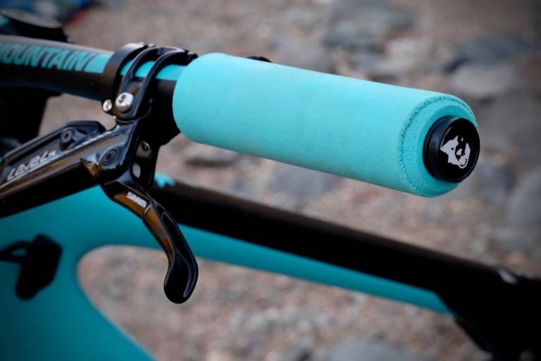 Review Mountain Bike Grips for Sore Hands GearJunkie