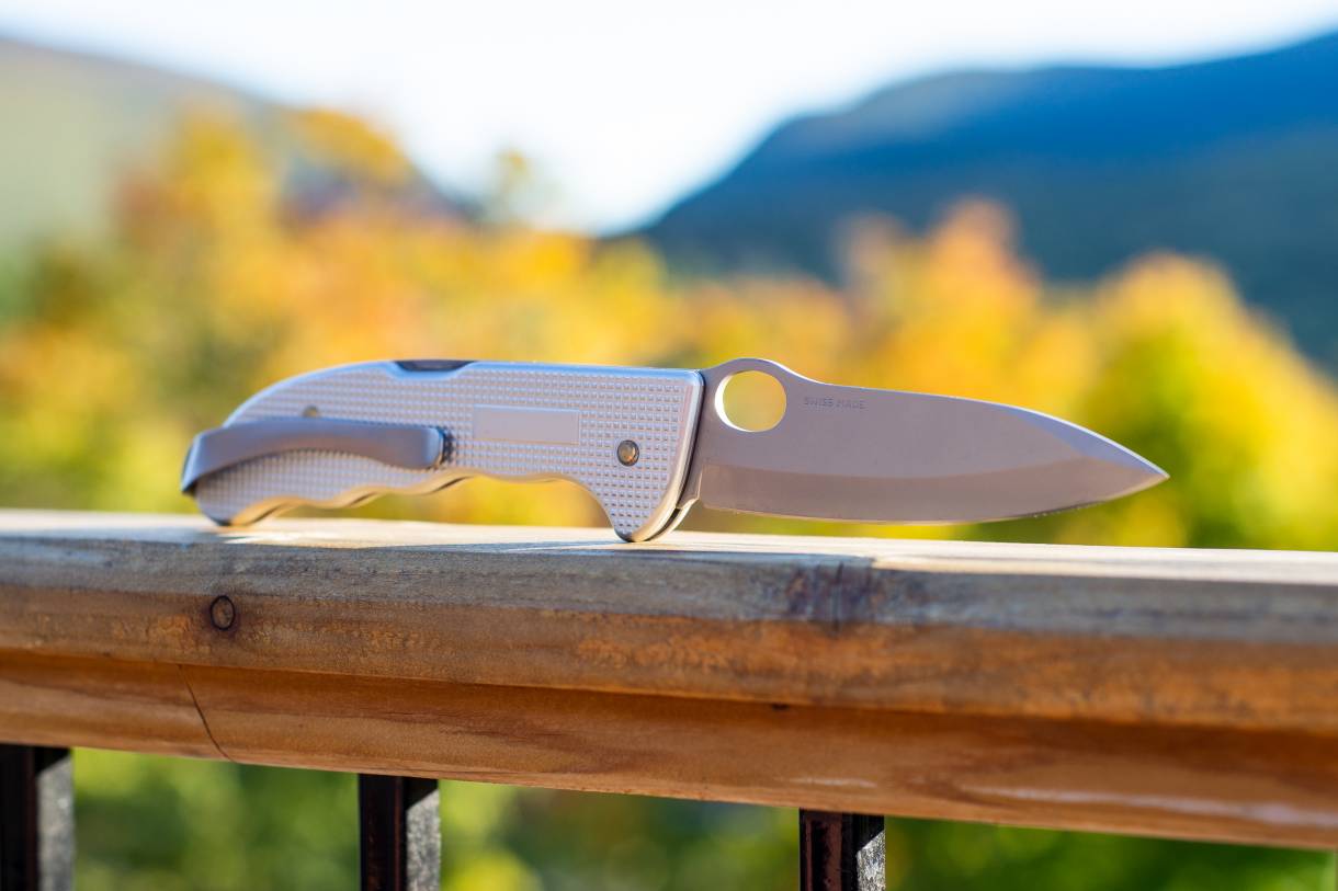Swiss Army 'Hunter Pro Alox' Review Big Folding Knife, Modern