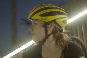 This 'Smart' Bike Helmet Has a Bluetooth Speaker & Automatic Light This 'Smart' Bike Helmet Has a Bluetooth Speaker & Automatic Light