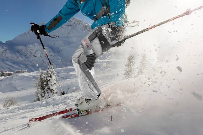 Roam Elevate Ski Exoskeleton