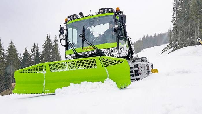 World’s First Electric Snowcat: PistenBully 100 E