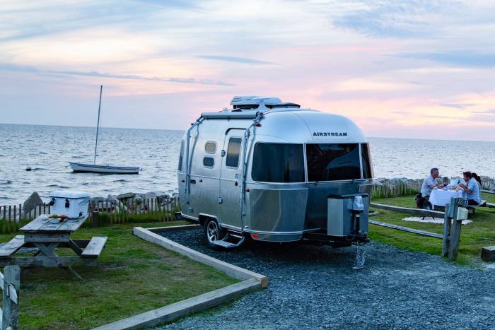 Airstream bambi and caravel