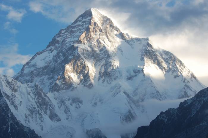 Lost Hiker Found Alive, Crowds on K2: This Week in Adventure