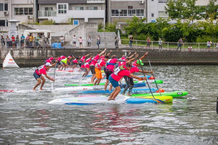 paddlers racing at APP World Tour in Osaka, Japan