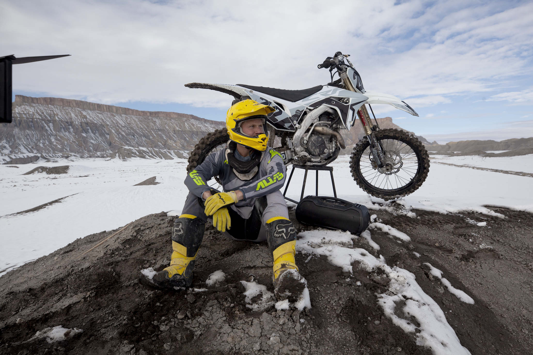 Emerging Gear: Smart Eyewear, Cycling Airbag, Down Scarf, and More