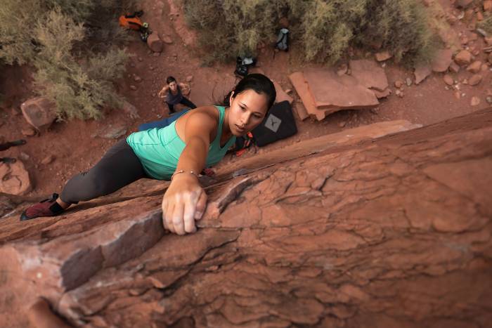 Arcteryx Trips woman bouldering