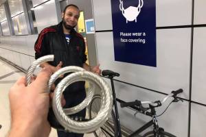 Train Worker Thwarts Thief, Guards Bike for 4 Hours Until Owner Returns
