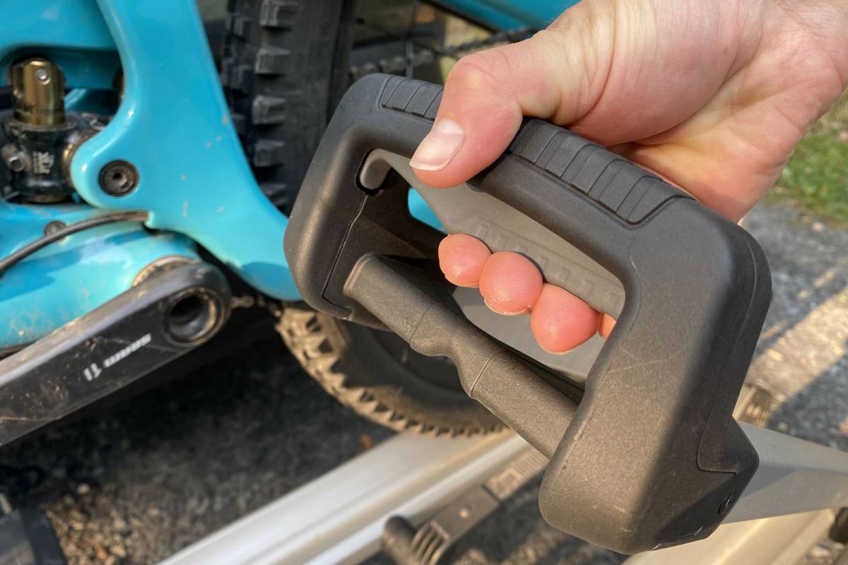 Best Lightweight Hitch Bike Rack? Thule Helium Platform Aims to '1Up ...