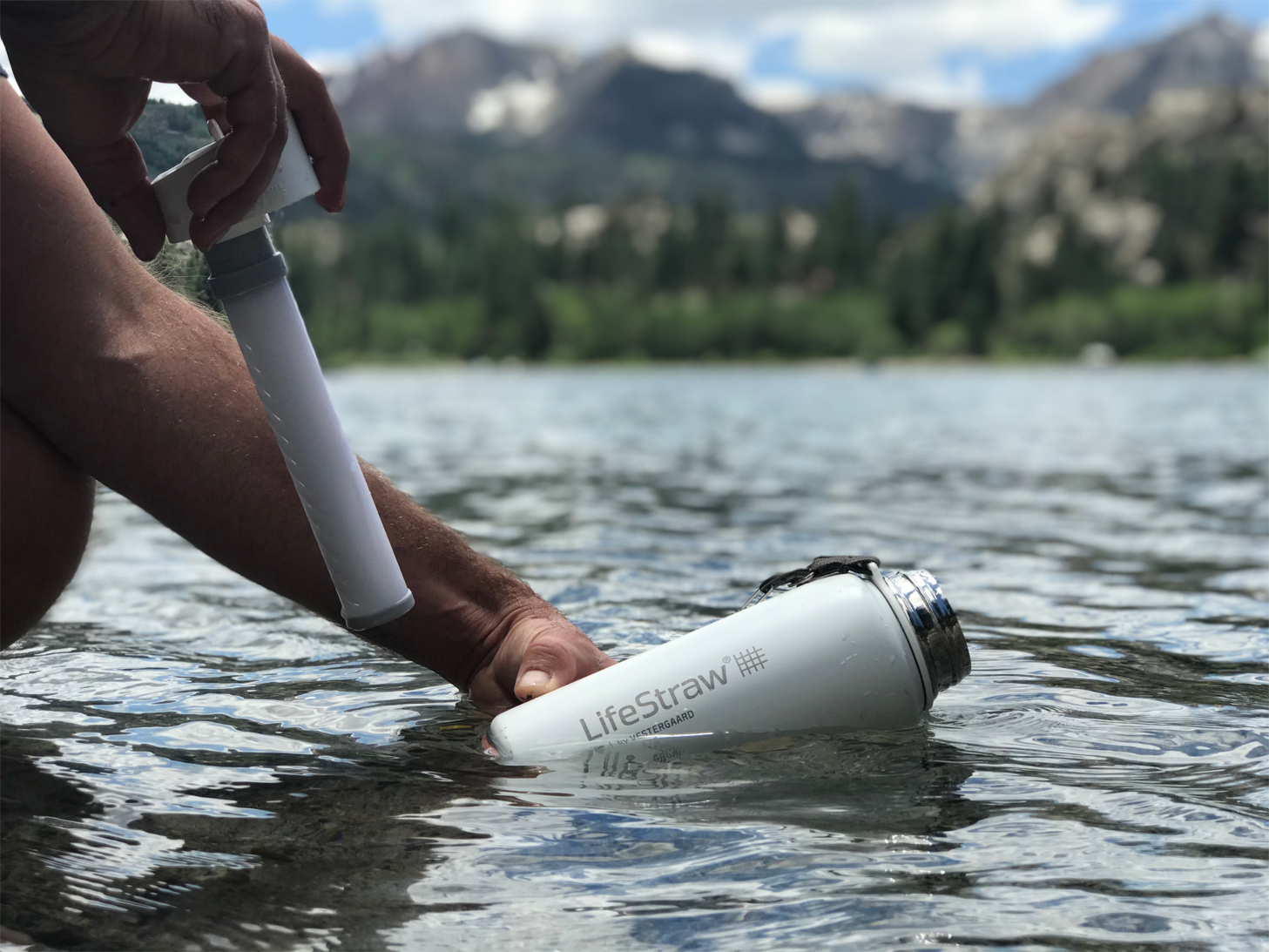 LifeStraw Go Stainless Steel - white - lifestyle - filling up - lake - mammoth - Tara - unlimited