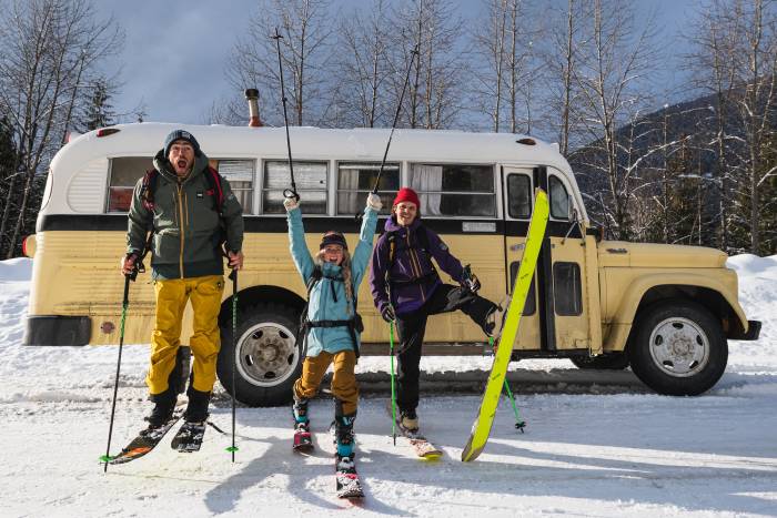 Made in Voyage school bus and skiers