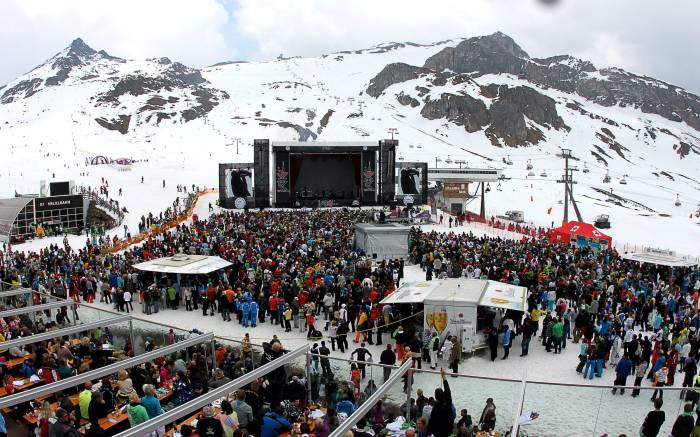 ski resort crowd