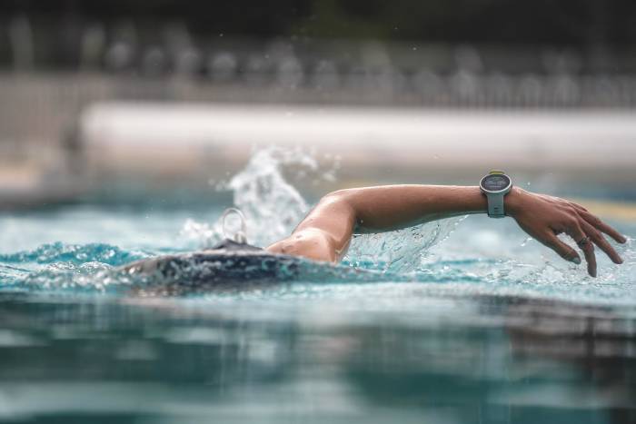 Swimmer training with smart watch