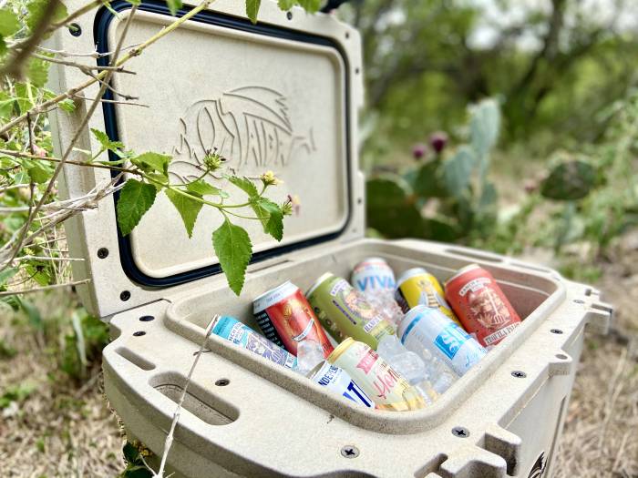 Taiga Terra cooler with drinks