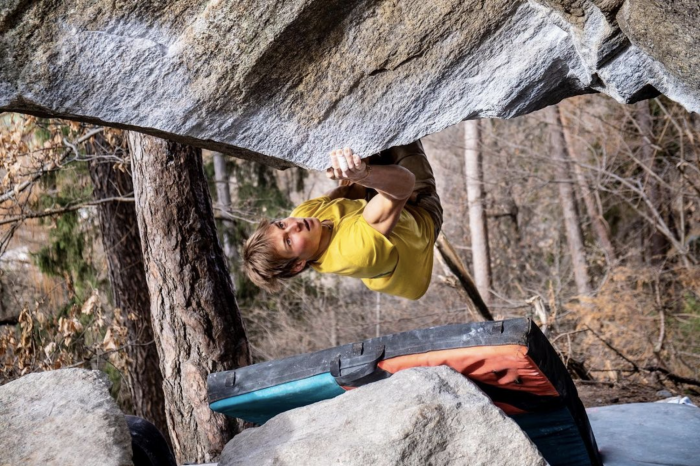 alex megos v15 bouldering