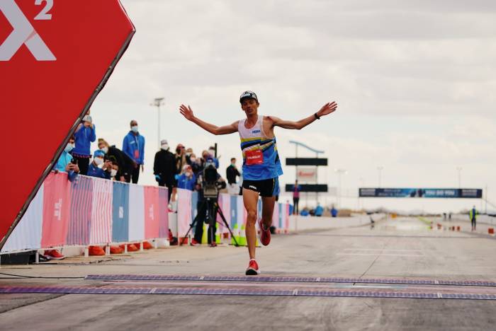 jim walmsley running HOKA ONE ONE