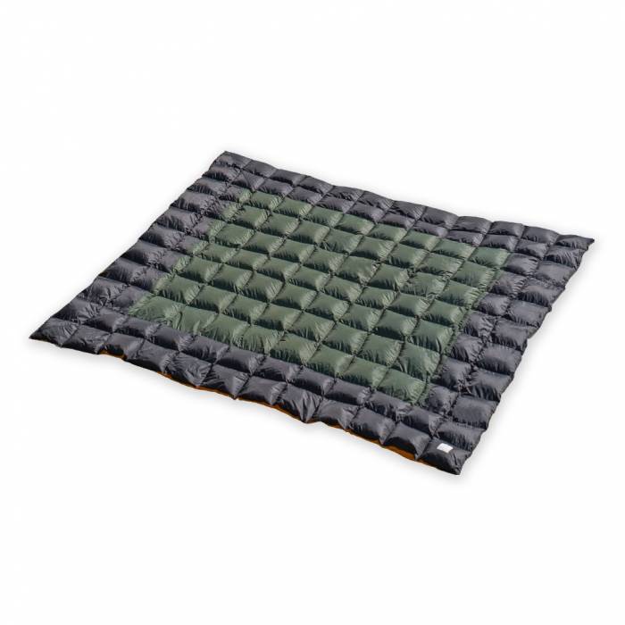 PDW wilderness quilt with square baffles against white background