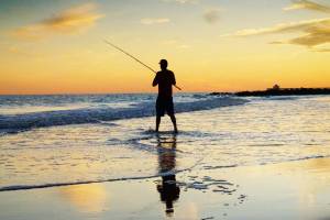 How to Put Together a Surf Fishing Kit