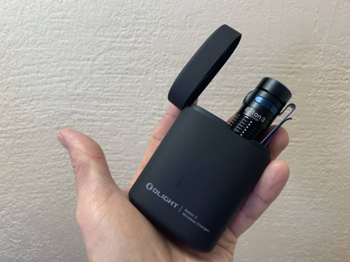 olight baton 3 with charging case