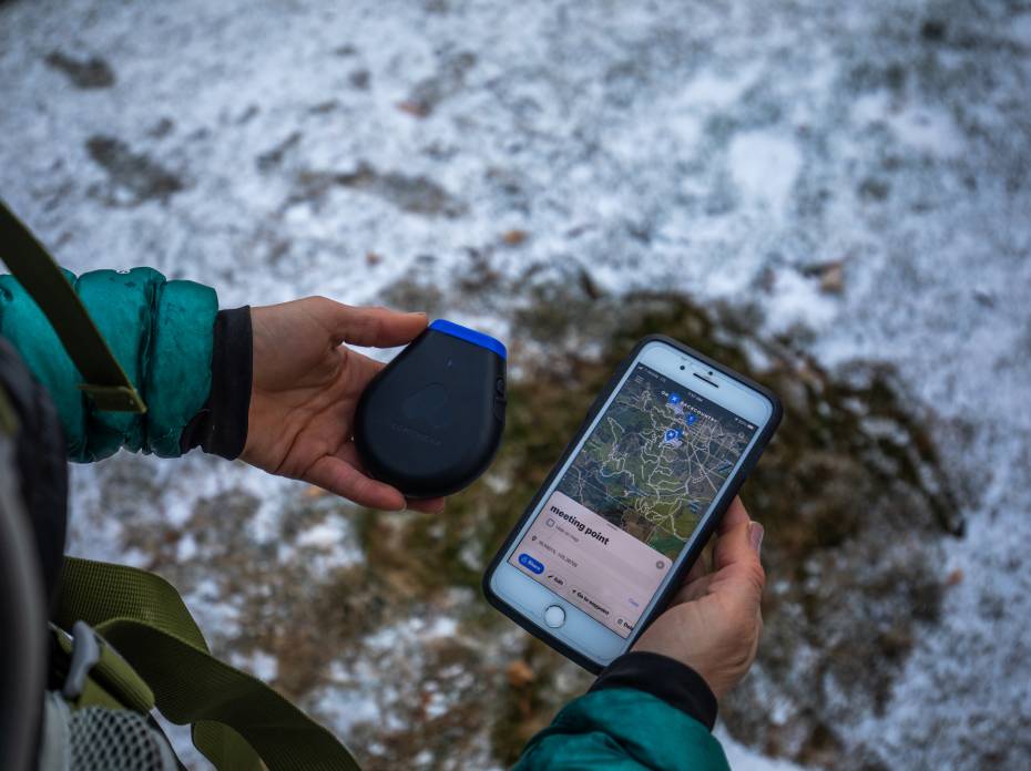 Somewear Labs & onX Launch Off-Grid Waypoint Messaging for Hunters hiker using a Somewear hotspot and onX mapping app via smartphone