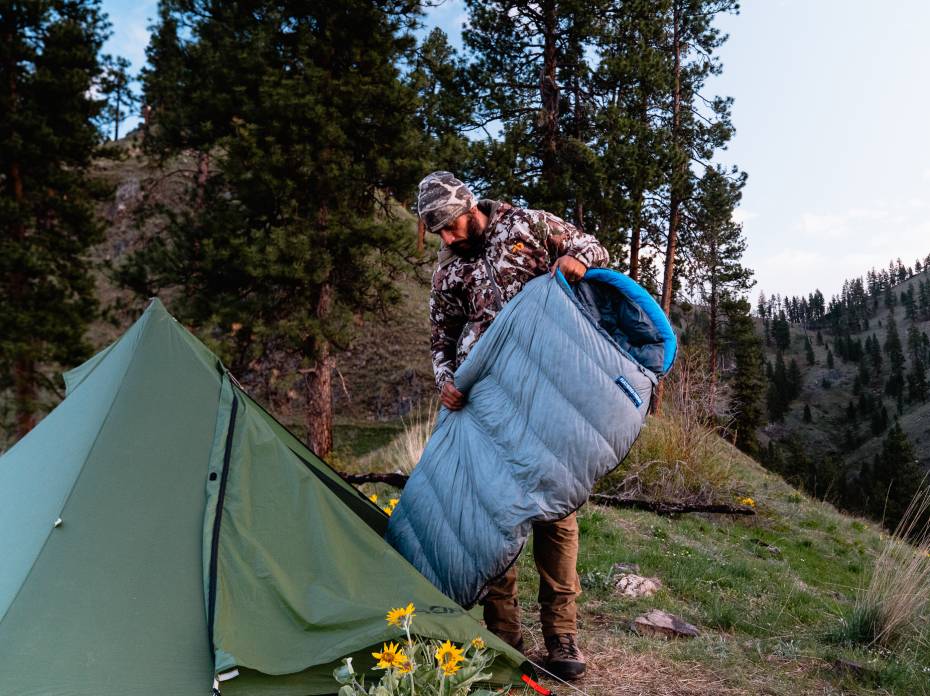 A Great Backcountry Sleeper: The Feathered Friends Lark 10 UL Sleeping Bag Feathered Friends Lark 10 UL Sleeping Bag