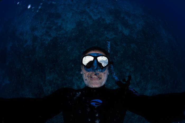 Oceanic Predator mask reflects sky