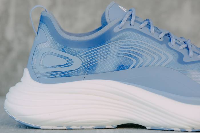 apl streamline running shoe