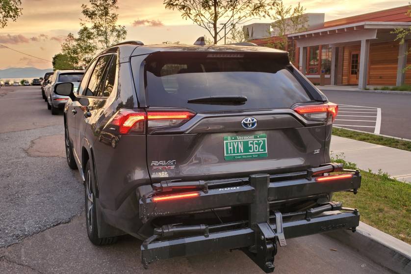 Küat’s Piston Pro X Hitch Bike Rack Is OneHand Operable, Extra Safe