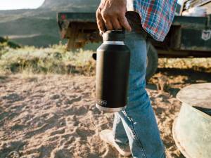 YETI 64oz Rambler Bottle