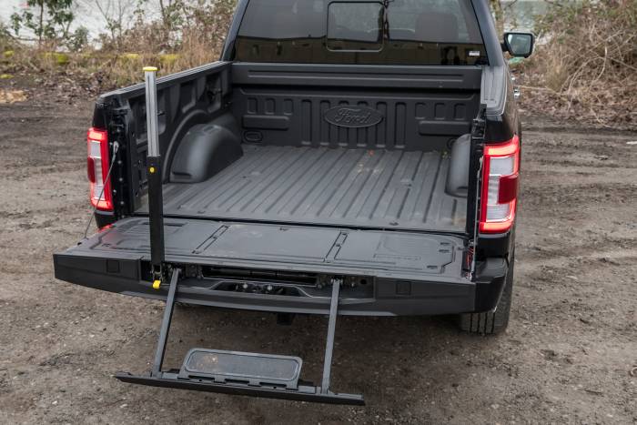 2021 Ford F-150 tailgate step