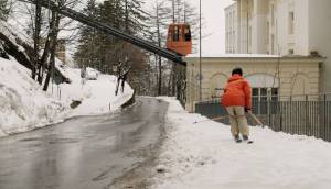 Swiss Skier Sarah Hoefflin Stars in Clever ‘Street Skiing’ Short