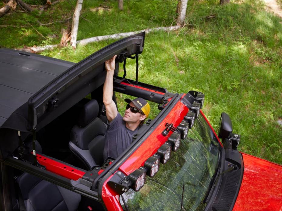 Tired of Roof Panels? 'Bestop' Offers Foldaway Option for Open-Air Adventure Vehicles Tired of Roof Panels? 'Bestop' Offers Foldaway Option for Open-Air Adventure Vehicles
