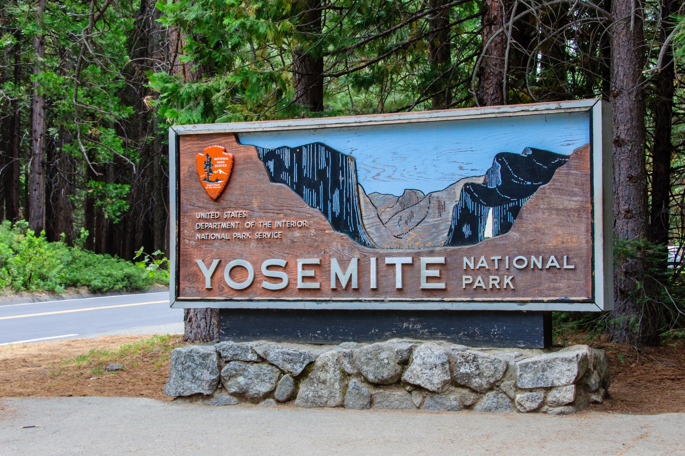 Yosemite park sign (Photo Maks Ershov)