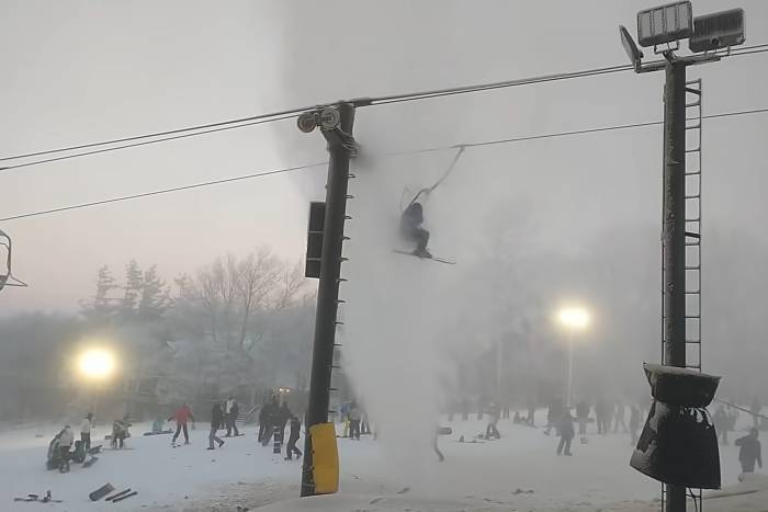 A broken water hydrant blasted skiers in chairlifts at NC's Beech Mountain Ski Resort on Friday, Jan. 7, 2022; (screenshot/Louis Dillard YouTube)