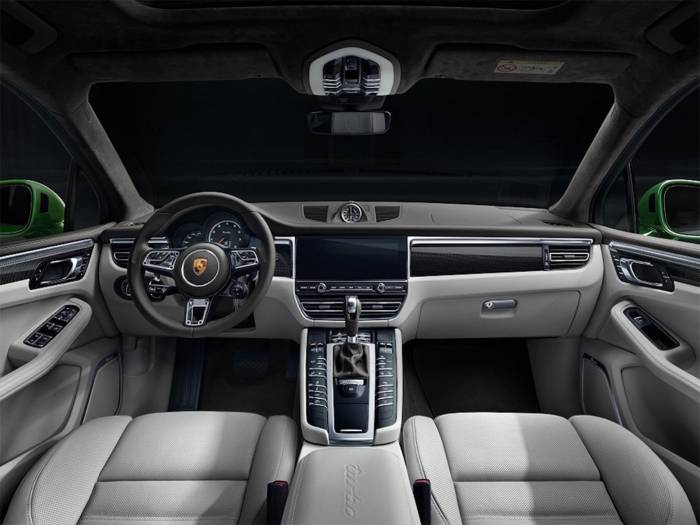2022 Porsche Macan interior