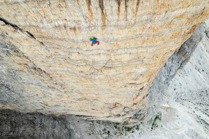 Alex Honnold solos the Yellow Wall on the Cima Piccola, Dolomites; (photo/Renan Ozturk, Red Bull)