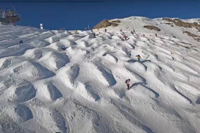 Hardset Ski Run Screenshot