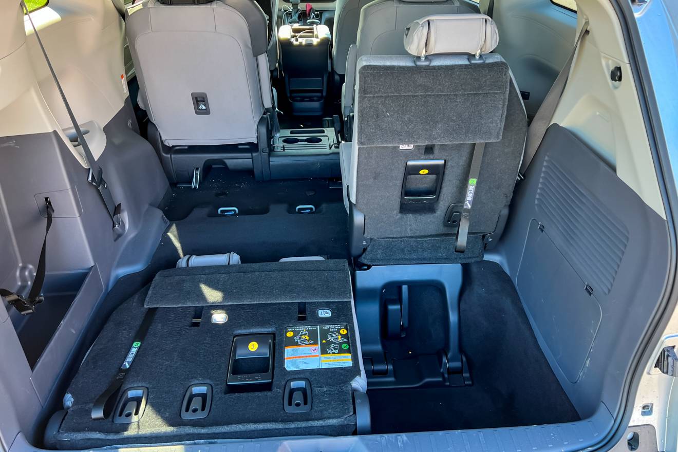 Don’t Diss the Minivan 2022 Toyota Sienna Hybrid Review GearJunkie