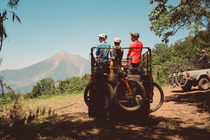 Sight Unseen GUA Pivot Cycles women mtb