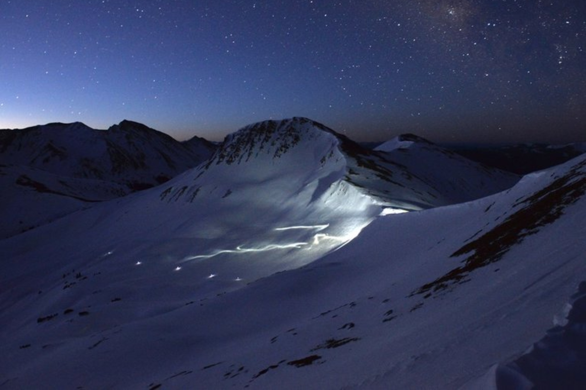 Skiers descending Star Pass as part of the Grand Traverse ski race; (photo T. Robson, CC)