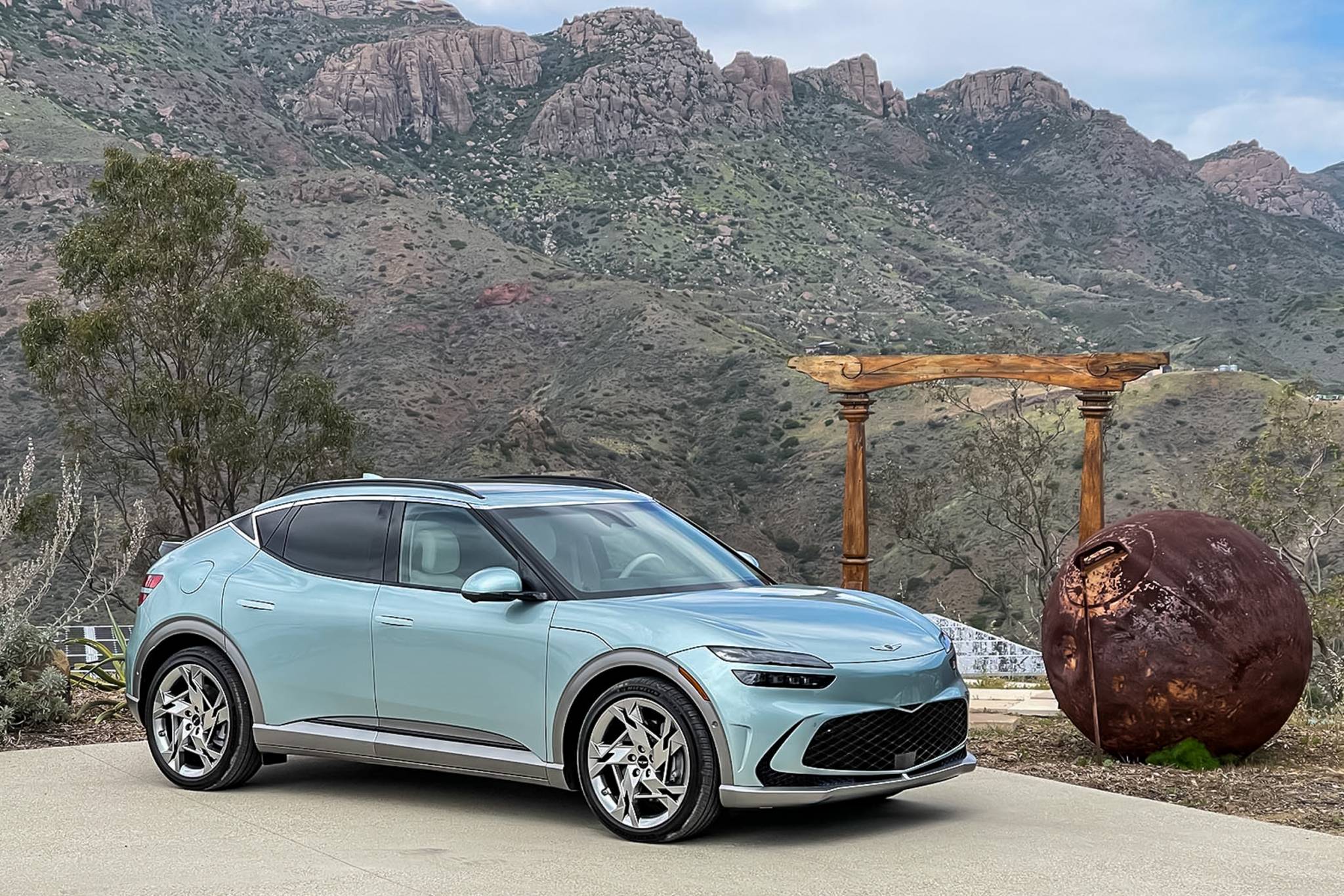 20220426-2023 Genesis GV60 - beauty shot v2 2023 Genesis GV60