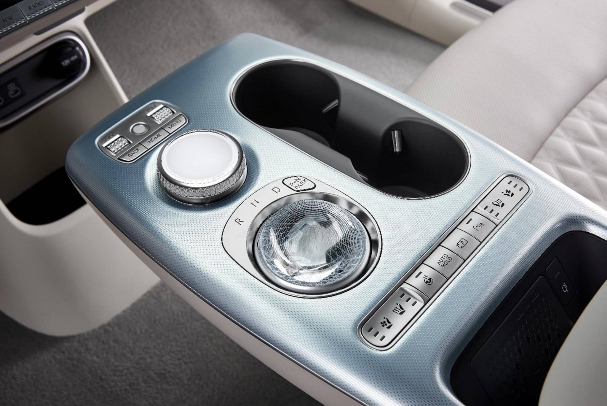 2023 Genesis GV60 - crystal sphere REL 2023 Genesis GV60