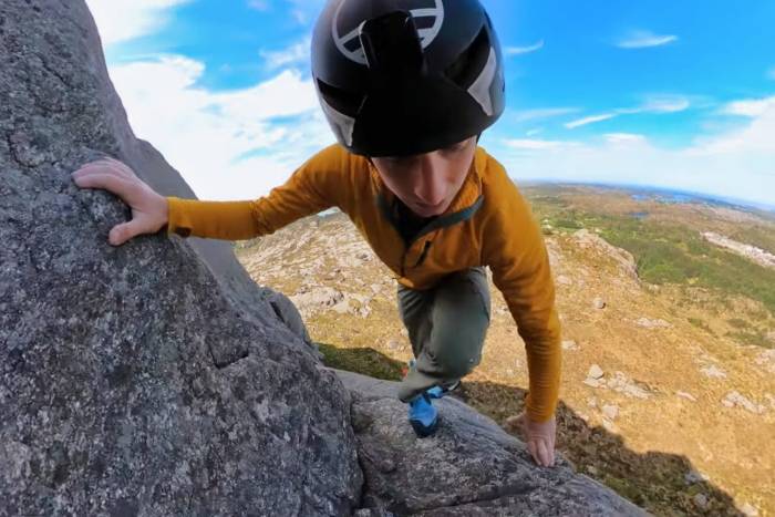 Watch the Wide Boyz's Pete Whittaker sharpen his videography skills aboard 'Maos Gate,' a classic two-pitch route in Tellnes, Norway. 