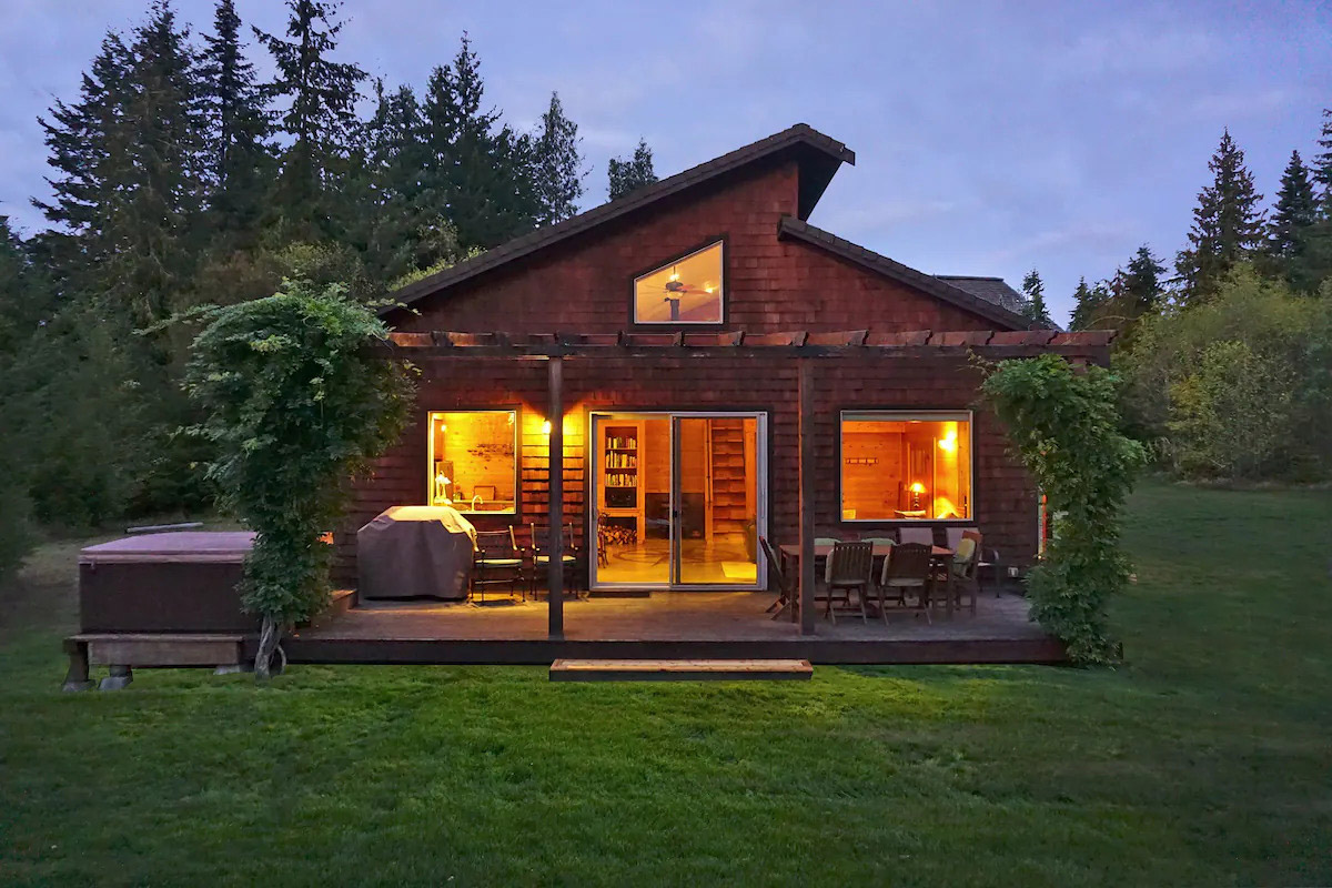 Comfort and Privacy with Olympic Mountain Views Comfort and Privacy with Olympic Mountain Views