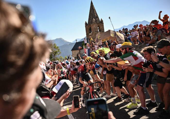 Thomas Pidock leading the Alpe D'Huez climb in the 2022 Tour de France.