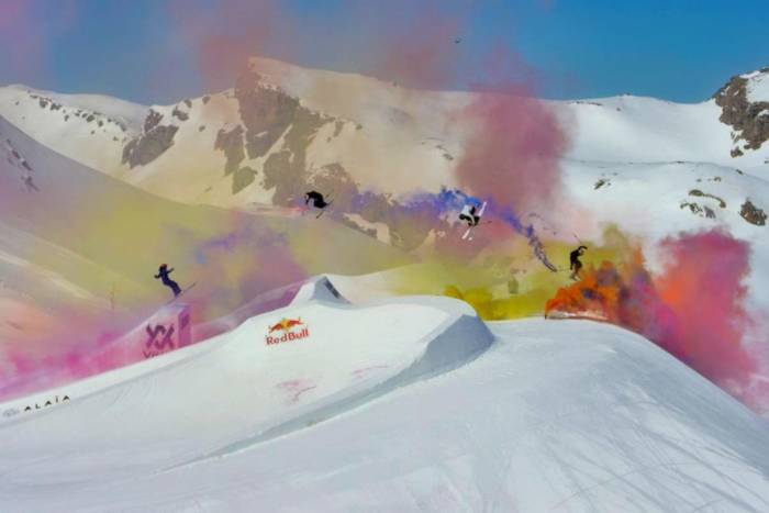 colored Smoke Flares at The Nines (photo Red Bull Content Pool) (1)
