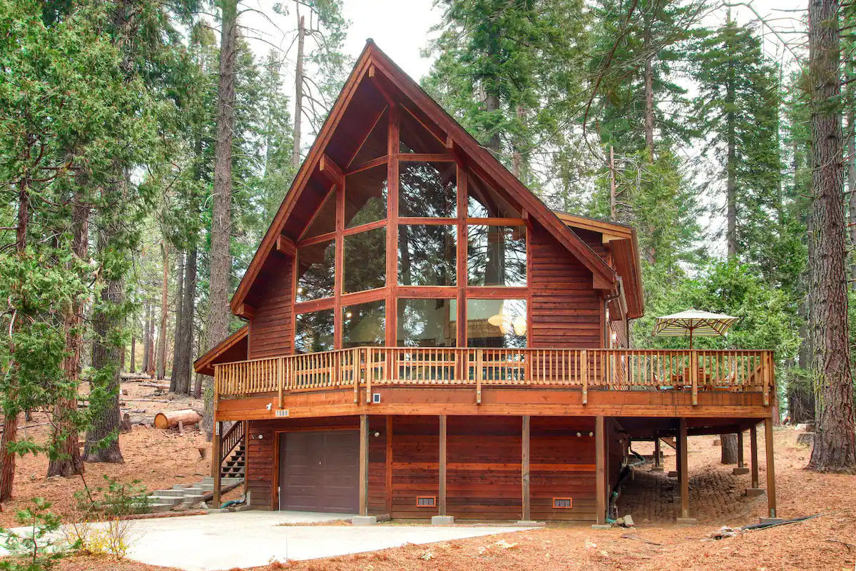 Spacious Luxury with Yosemite on the Doorstep Spacious Luxury with Yosemite on the Doorstep