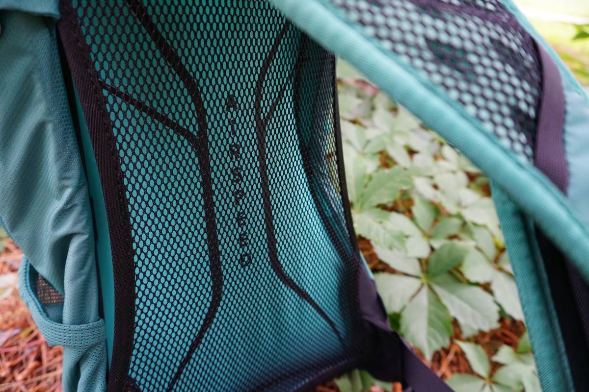 Osprey Hikelite 18L Daypack Review Breezy Ventilation and CatchAll